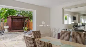 Spacious 5 bed Sunninghill with driveway parking - By Tempstay - Image 3