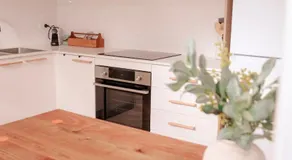 2 bedroom home Fully Furnished Stay Near Melbourne - Image 2