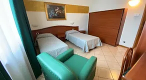 Mini Hotel - Image 2