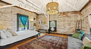 Stylish Home Close to Derby & Bourbon Trail Fun - Image 2