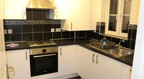 4 Bedroom house, Parking, Wi-Fi, Near Town Centre - Image 3