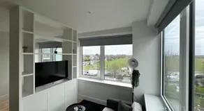LUXX Apartment & Suites, London Heathrow Airport, Terminal 4, Piccadilly underground Train station nearby! - Image 2
