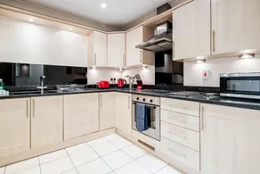 Roomspace Serviced Apartments - Royal Swan Quarter - Image 2