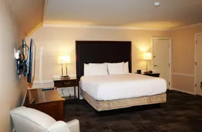 Heritage Inn - Image 5