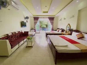Red Hotel - Image 2