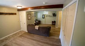 Cozy Maples Retreat for Family & Freinds & HotTub - Image 3