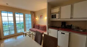 T2 Charmant avec Piscine et Vue Océan à Urrugne - Image 3