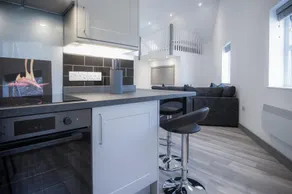 Four Seasons - 2 Bedroom Apartment - Tenby - Image 3