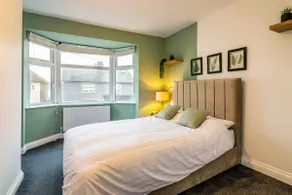 Three Bed Private Parking Close to City Long Stays - Image 5