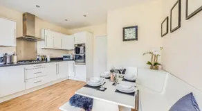 Beautiful Detached House with Driveway Parking, Study Room, Spacious Garden, Smart TVs and Fast Wifi by Yoko Property - Image 2