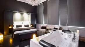 Maison Noppius - Love Hotel - Image 2