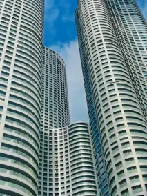 Home in Iconic Skyscraper - Image 5