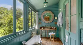 Beautiful Unique Cottage -Pet-Friendly-walk to town - Image 4
