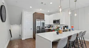 Fashionable 2BD In the Heart of FortWorth Cozy - Image 3