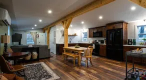 The Little Cabin on Old Main Rd - Image 3