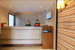 Home Inn Plus Shanghai Huaihai Road Sinan Road - Image 3