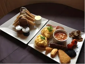 Tanglewood Gatwick Bed & Breakfast - Image 5