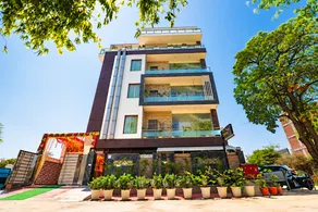 Dwelling Residency Hotel, Near India Expo Mart Centre Greater Noida - Image 3