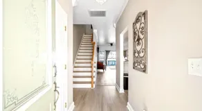 Sunset Serenity!!-Tropical Waterfront Oasis-Huge Private Patio-10Min to KingSt & Beaches - Image 4