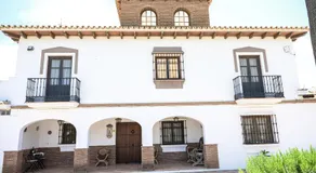 Amplia casa rural con precioso jardín cerca de Málaga capital. - Image 2