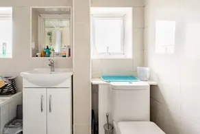 Luton Airport Guest House - Image 2