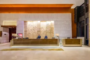 Swan Lakeview Hotel - Image 2