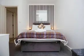 Contemporary 2Bed&2Bath Flat w/ FREE WiFi & PARKING - Image 2