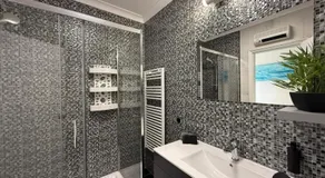 Prime located penthouse w seaview - Image 3