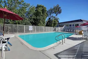 Super 8 by Wyndham Livermore - Image 2