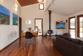Family friendly (pets welcome), 24 acre forest - Image 2