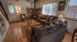 Cozy Mountain Hideaway home - Image 2
