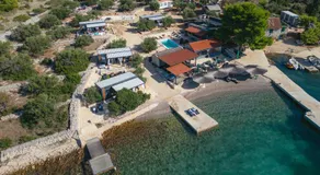 Beach house Danica - resort & tavern BAIN, free transport, pool, Island of Žut - Kornati - Image 3