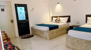 Lake Edge Resort - Image 2