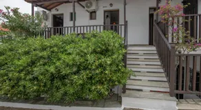 Lilian Beachfront Apartments - Image 5