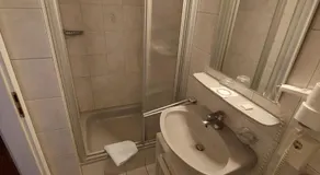Double room, bath, toilet, no smoker - Image 4