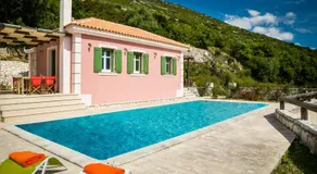 Villa avec jardin, jacuzzi et piscine privée | Vue jardin | Adaptée au travail à distance - Image 3