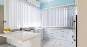 Golden Sands 2 Short Street, Air Con, Wifi, Beach View - Image 5