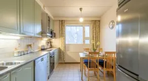 Only 9 mins from the airport 74,5 m2 apartment with free parking & beds for 7 - Image 5