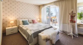 Karle Guest House - Image 2