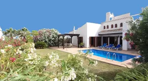 Modern 3 Bedroom Villa with Pool & Garden, Ideal for Families - Image 4