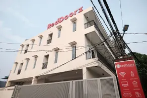 RedDoorz near Taman Palem - Image 4