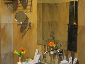 TGI Apple Inn - Image 2