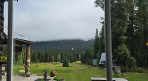 Rustic Beaverfoot Lodge - Image 4