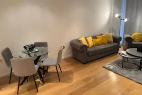 Riverfront: 2 Bed in London - Parking - Image 5