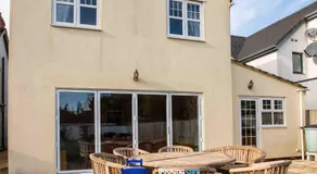 Tolkien View House in Oxford By Beds Away Short Lets & Serviced Accommodation With Outdoor Fireplace & Free Private Parking - Image 4