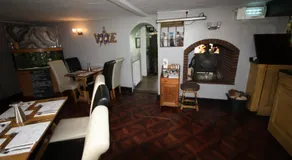 Red Lion - Image 4