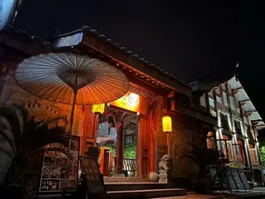 Chongqing Riverside Courtyard Hostel - Image 4