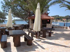 Apartment in Veli Rat near Beaches - Image 4