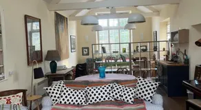 Charming Old Schoolroom - Image 2