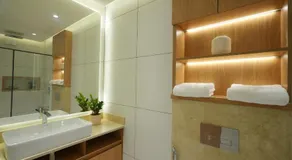 Royale Suites - Private Room - Image 5